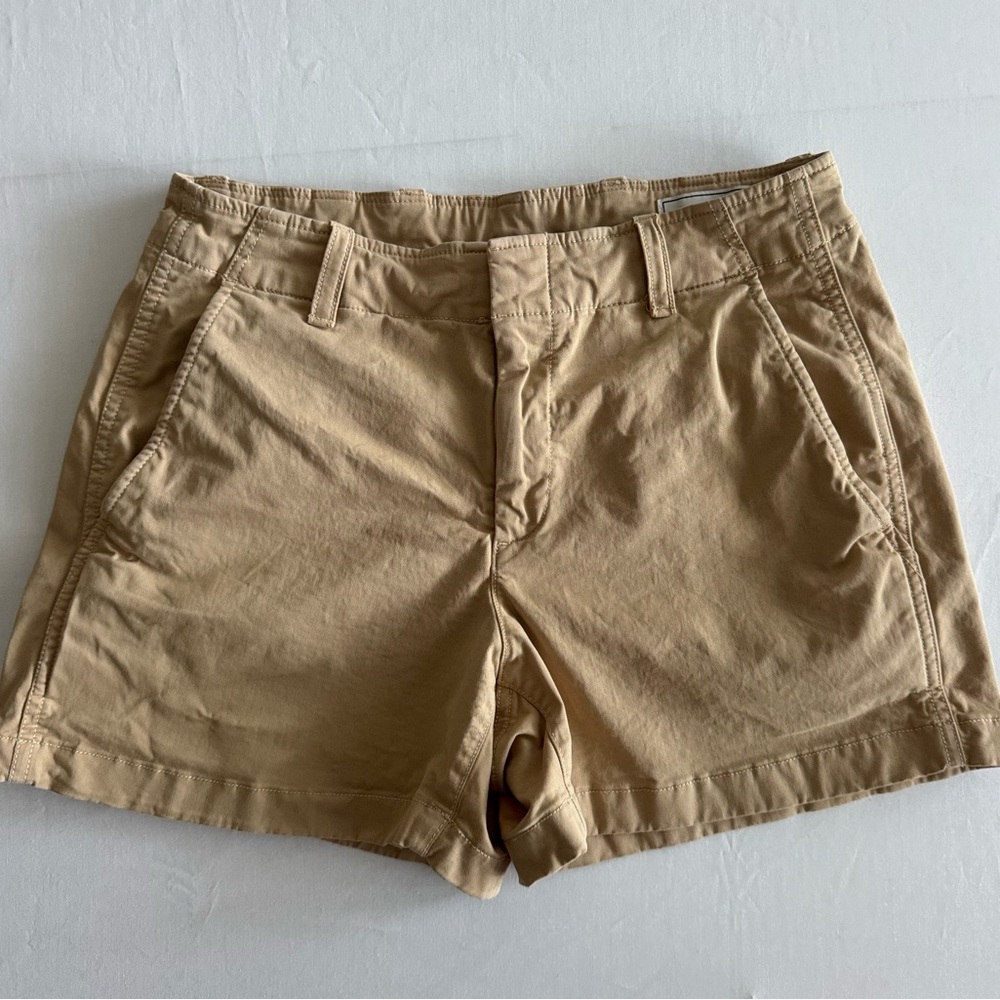 GAP Downtown Khaki Shorts Women’s Size 6 4‎ Inch Inseam Tan Casual Chino